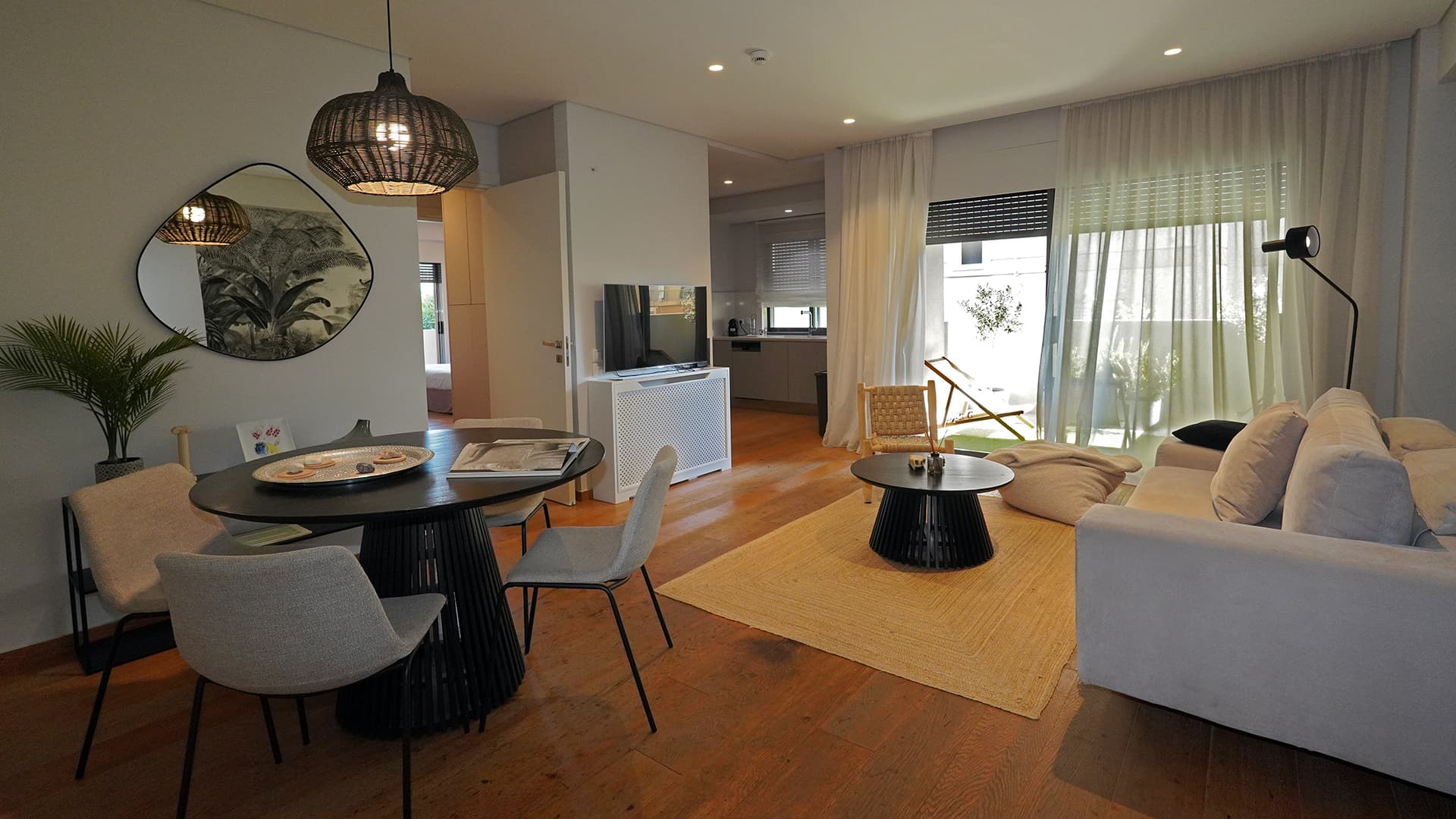 Riviera Yacht Style Condo & Pool Access